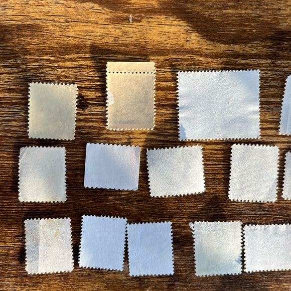 Lot 18 Vintage Canadian Queen Postage Stamps Used Off Paper Collector - Picture 6 of 7